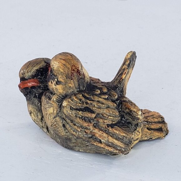 Vintage 1985 Enesco Sparrow Bird Snuggling Pair Miniature Figurine Cottage Core - Picture 2 of 8